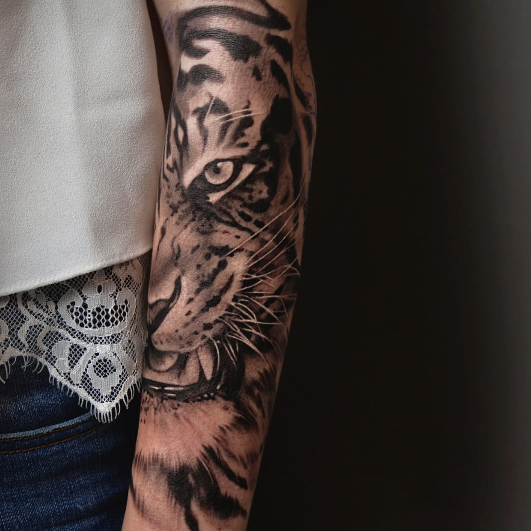 Black and grey tatovering tiger